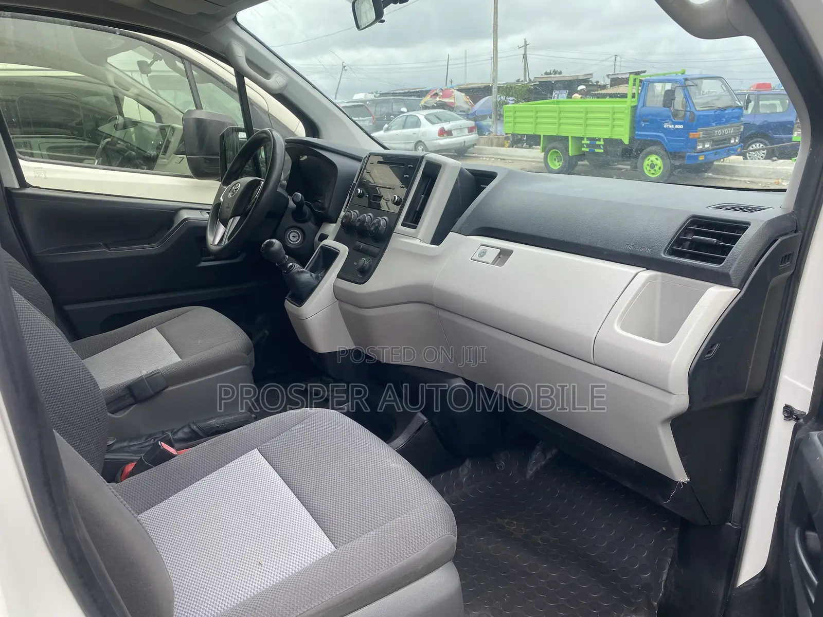 Toyota HiAce 2019 White