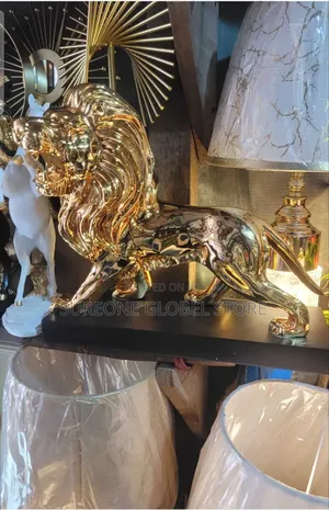 Golden Lion Sculpture Is a Powerful and Piece of Art
