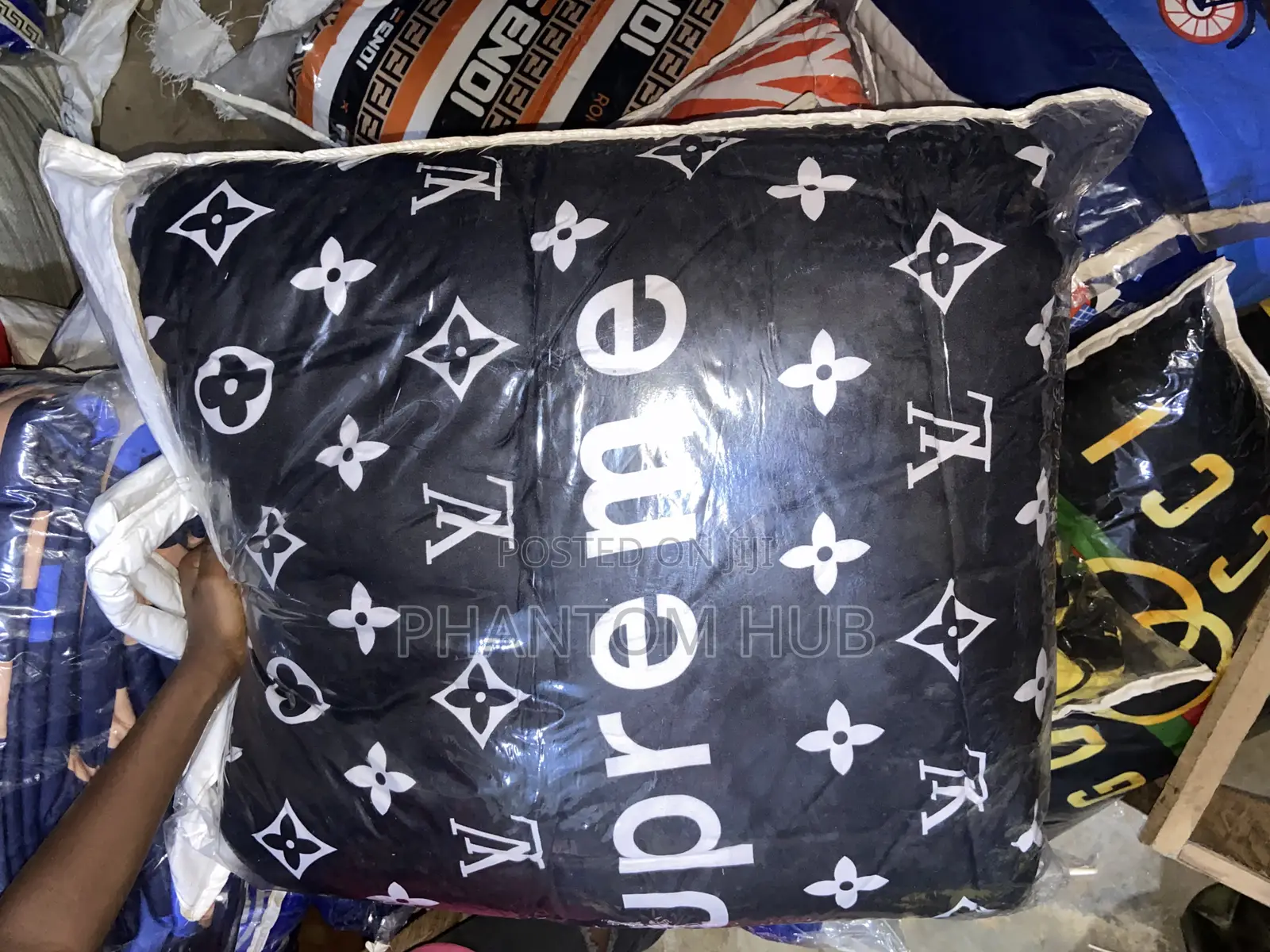 6 by 6/7ft Duvets With Bedsheets and Pillowcase