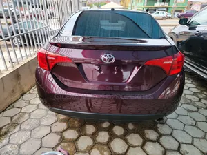 Toyota Corolla XSE 4dr Sedan (1.8L 4cyl CVT) 2017 Burgundy