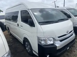 Toyota HiAce 2017 White