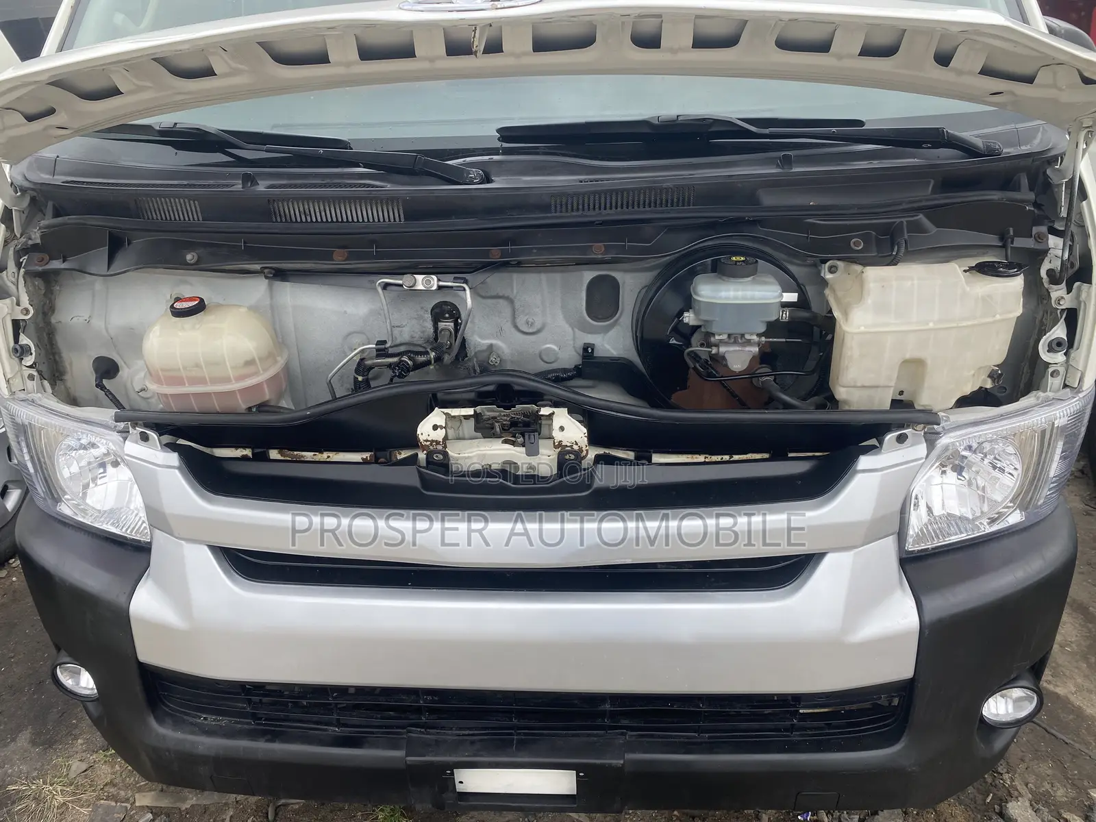 Toyota HiAce 2017 White