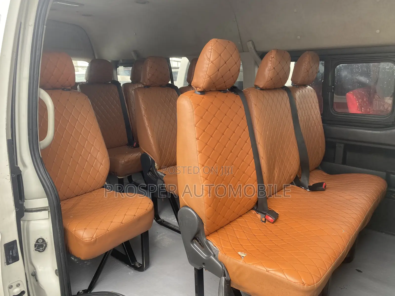 Toyota HiAce 2017 White