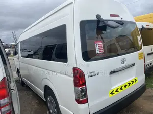 Toyota HiAce 2017 White