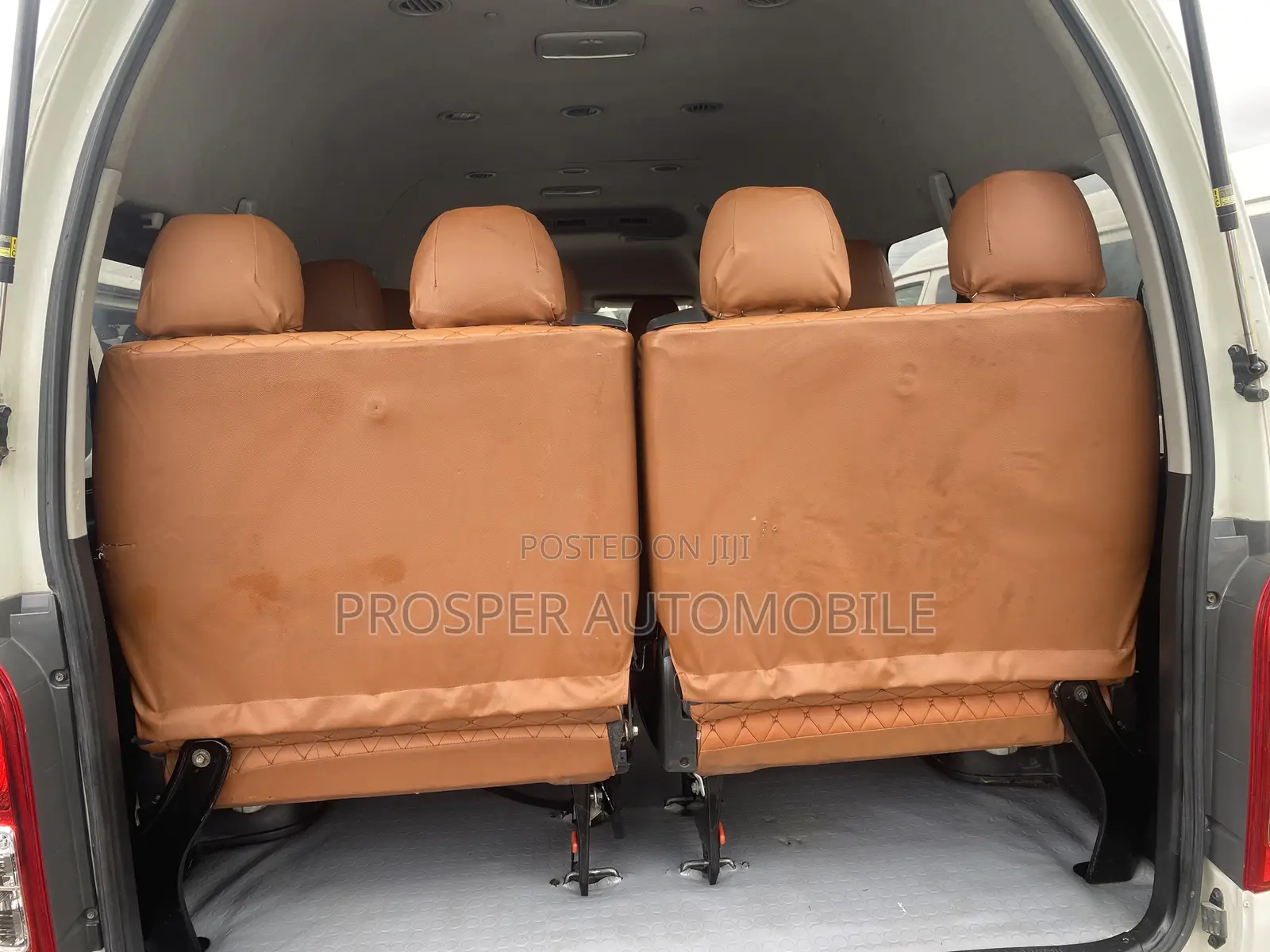 Toyota HiAce 2017 White