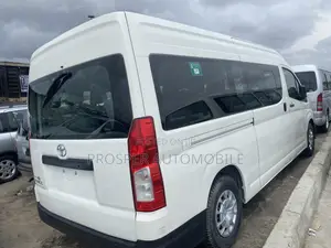 Toyota HiAce 2019 White