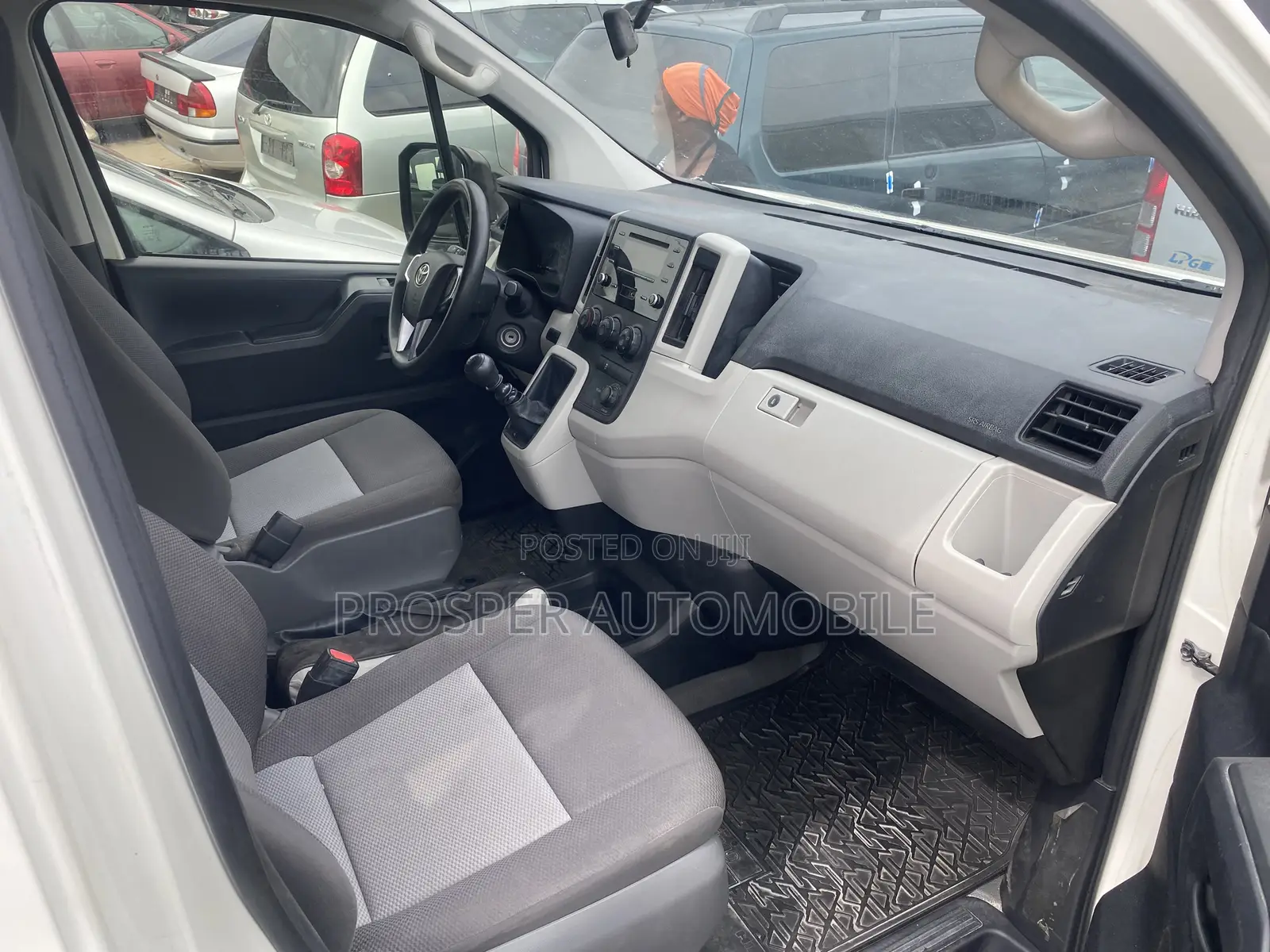 Toyota HiAce 2019 White