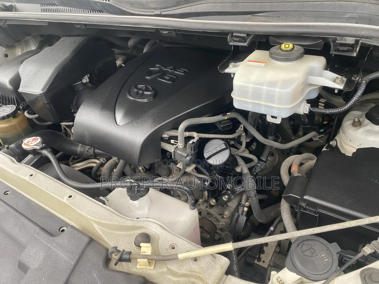 Toyota HiAce 2019 White