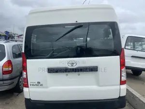 Toyota HiAce 2019 White