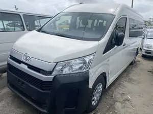Toyota HiAce 2019 White