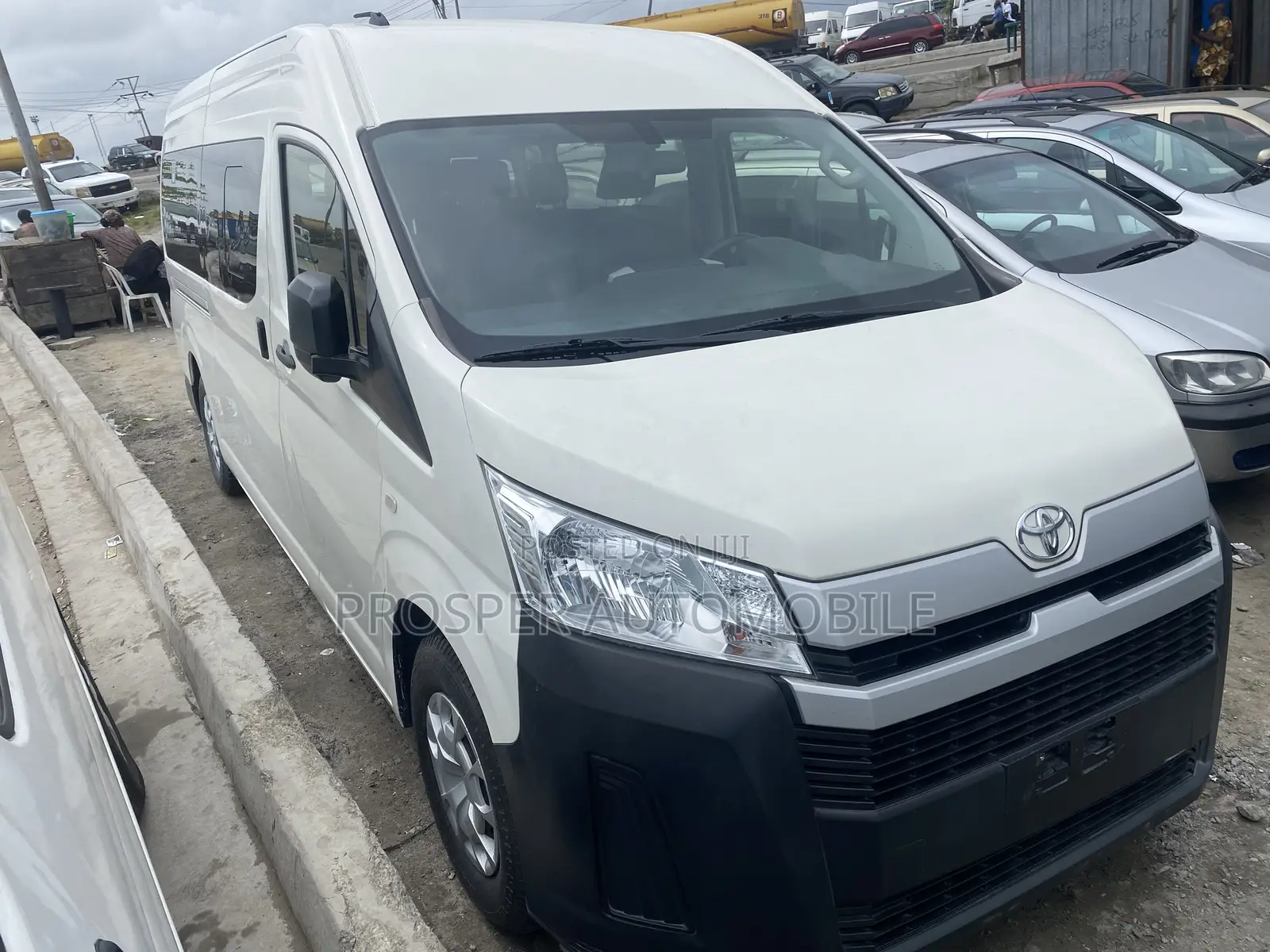 Toyota HiAce 2019 White