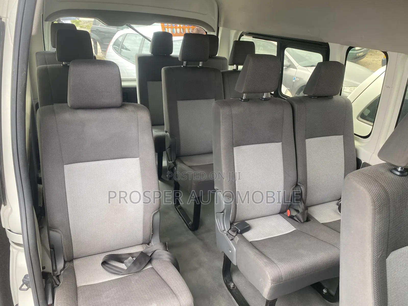 Toyota HiAce 2019 White
