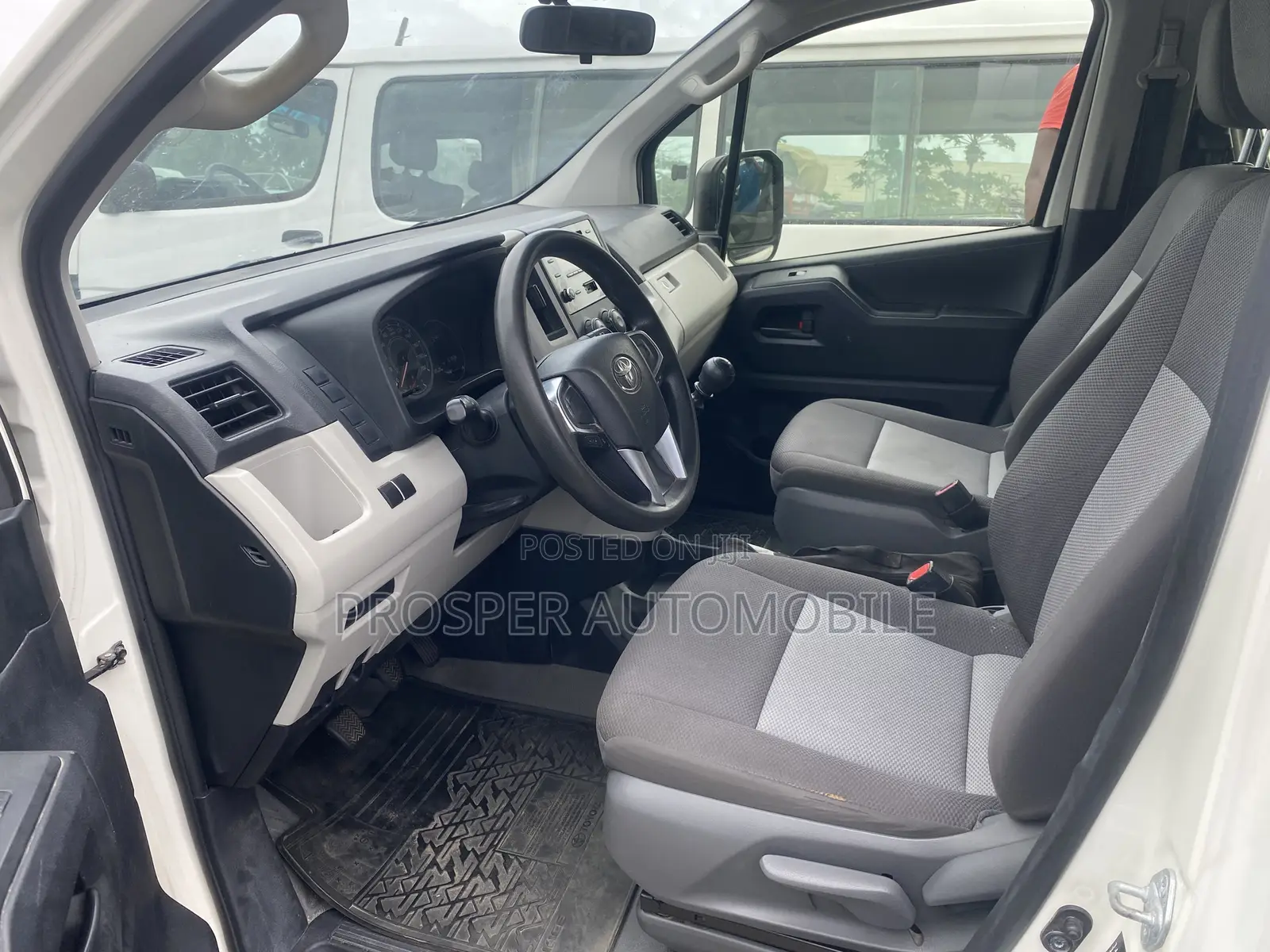 Toyota HiAce 2019 White