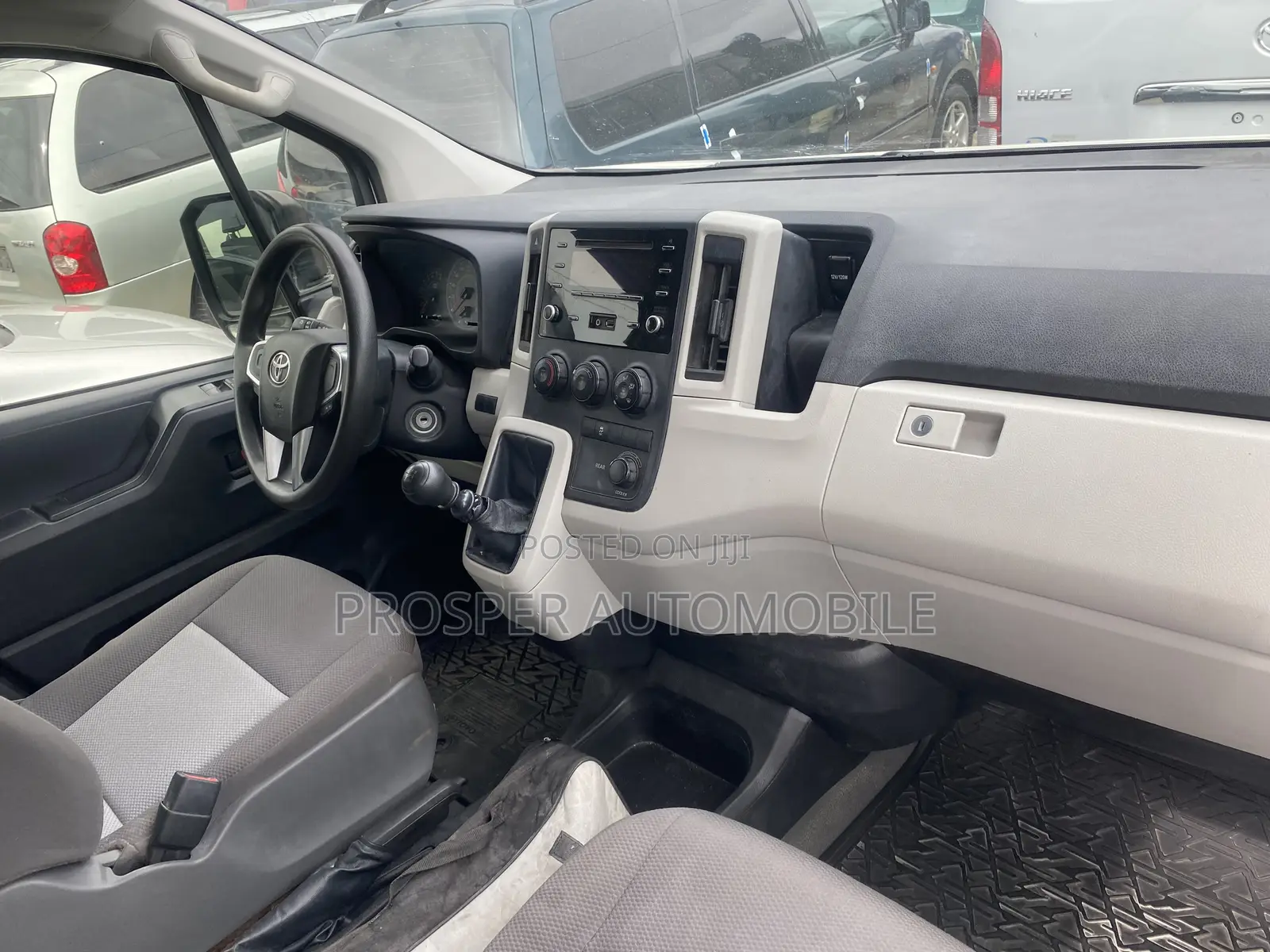 Toyota HiAce 2019 White