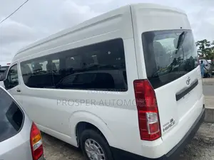 Toyota HiAce 2019 White