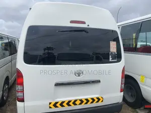 Toyota HiAce 2016 White