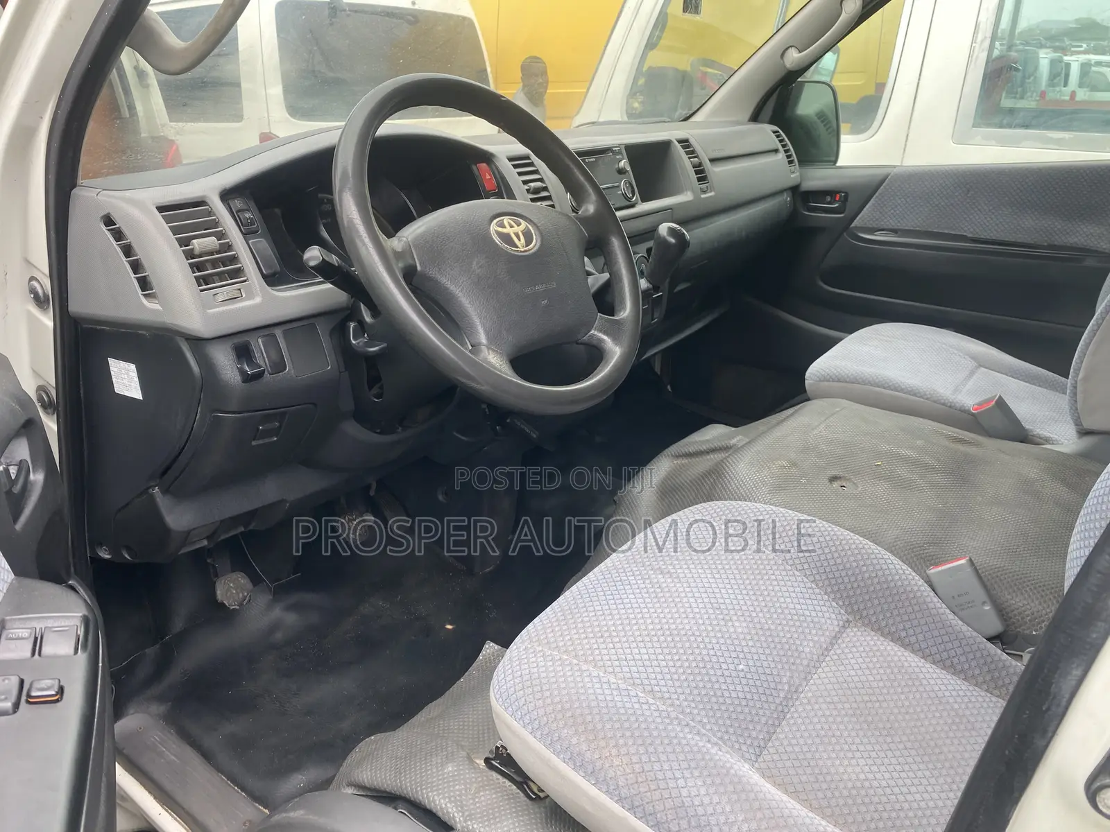Toyota HiAce 2016 White