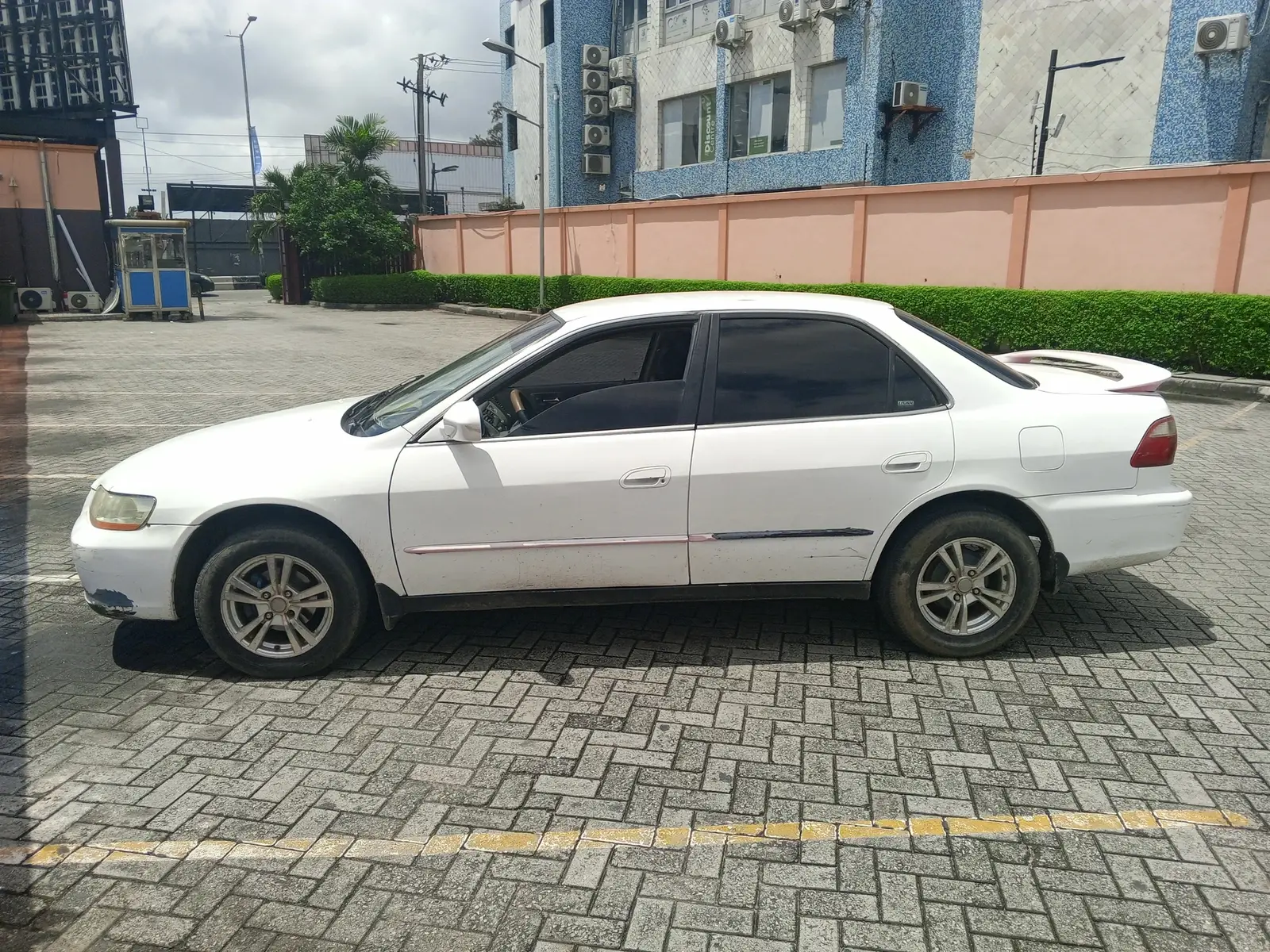 Honda Accord 1999 White in Surulere Cars, Car Marketplace Jiji.ng