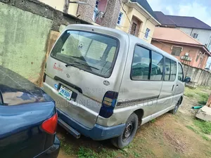 Toyota HiAce 2002 Silver