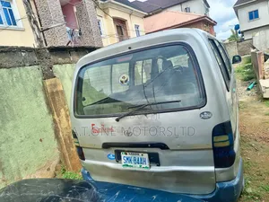 Toyota HiAce 2002 Silver