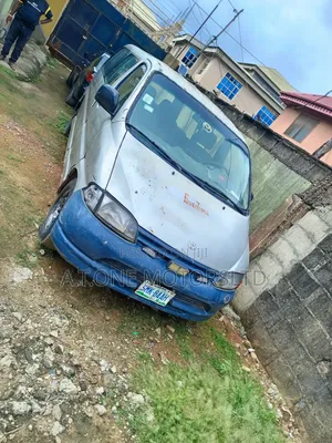 Toyota HiAce 2002 Silver