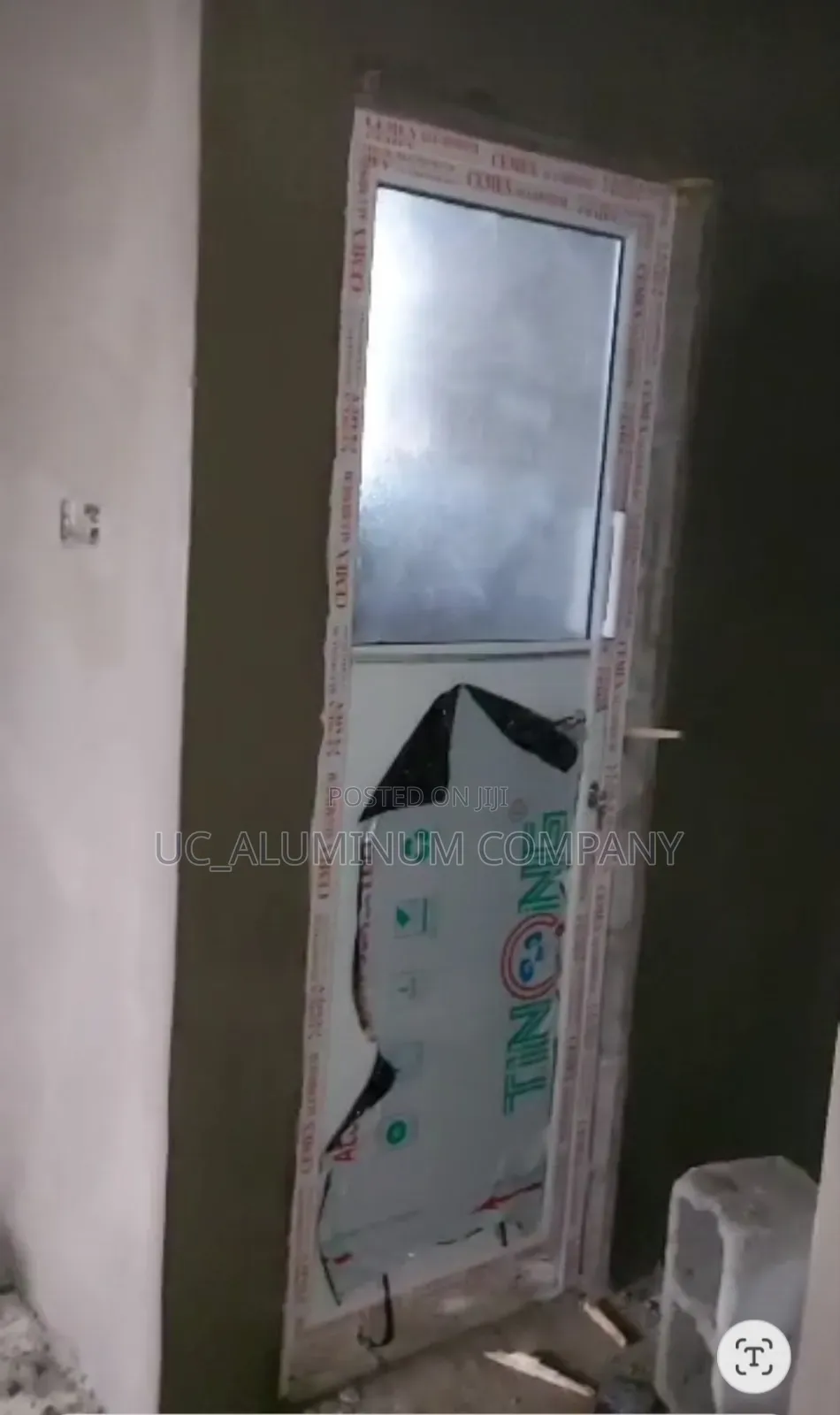 Aluminium Bathroom Doors With Blurred Glass