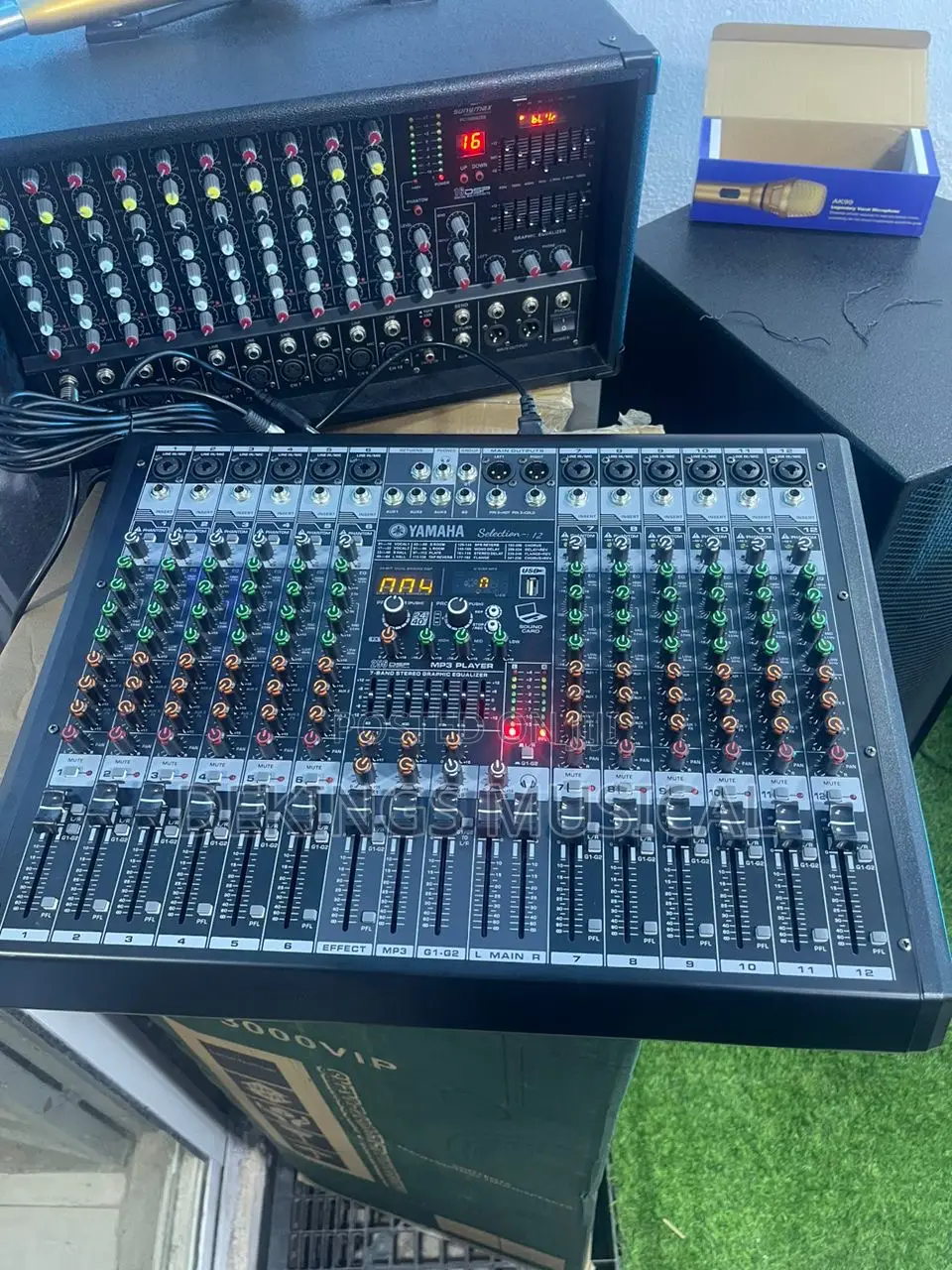 Yamaha Mixer 12 Channels DSP Effects