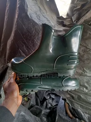 Short Durable Rain Boot