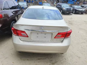 Lexus ES 350 2010 Gold