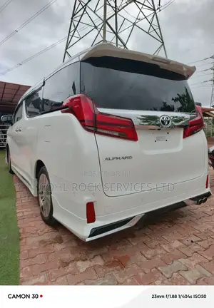 Toyota Alphard 2021 White