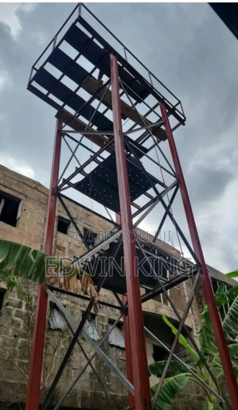 Dami Tank Stand