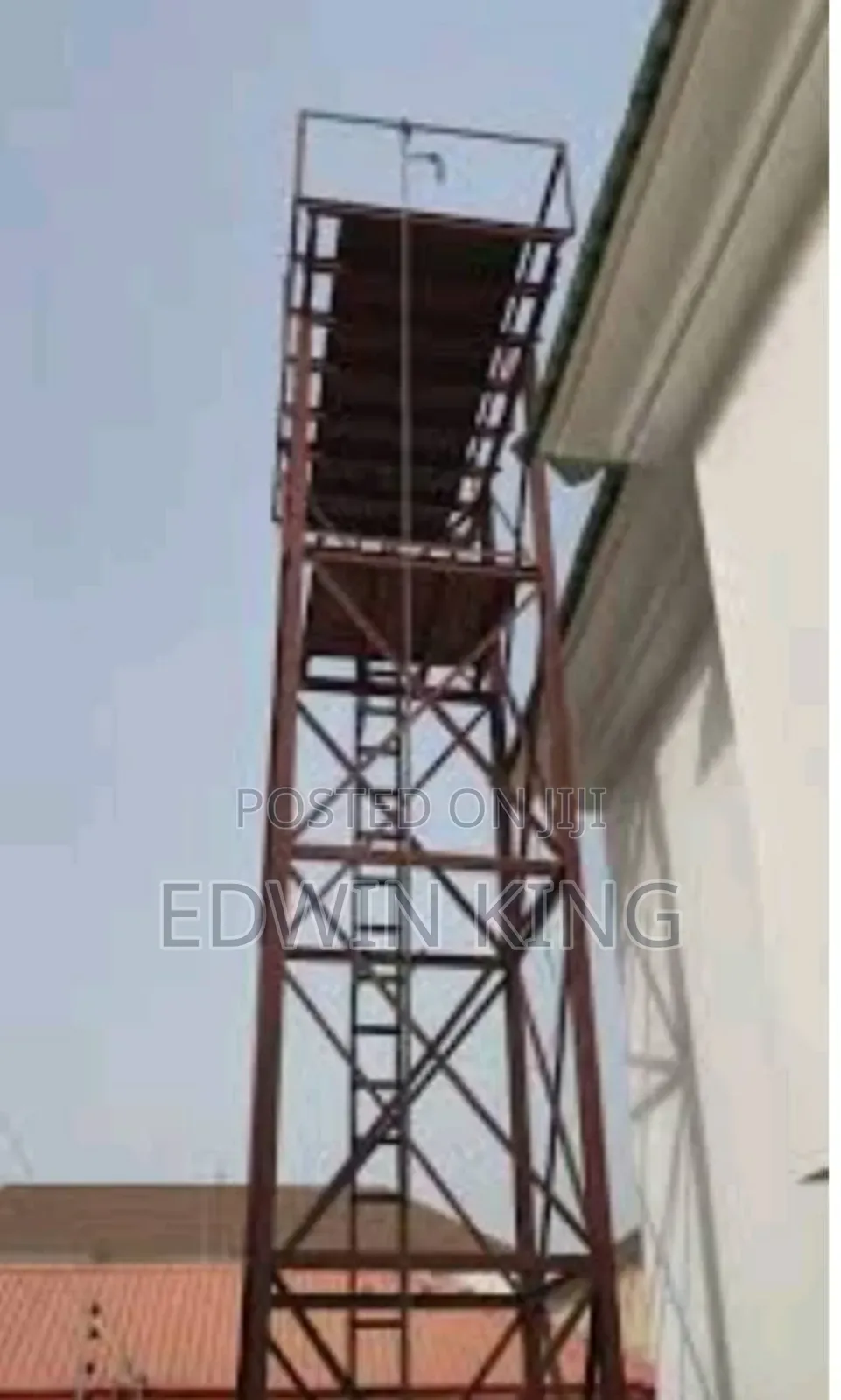 Pee Tank Stand