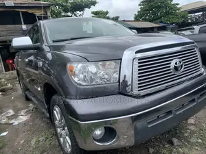Toyota Tundra Limited 4dr Double Cab 4WD SB (5.7L 8cyl 6A) 2014 Gray