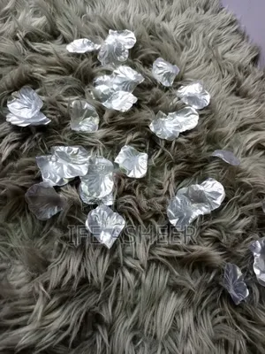 300pcs Silver Petals - 1 Pack