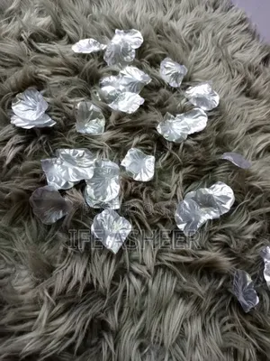 300pcs Silver Petals - 1 Pack