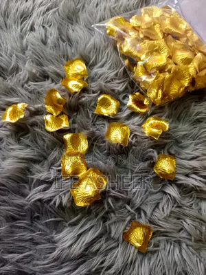 300pcs Gold Petals - 1 Pack
