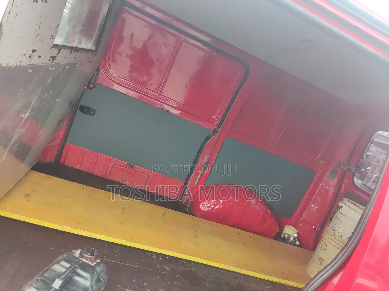 Toyota HiAce 2004 Red