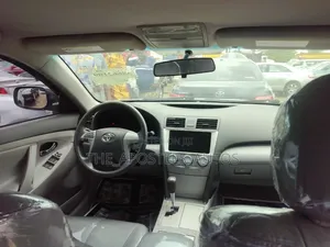 Toyota Camry 2010 Silver