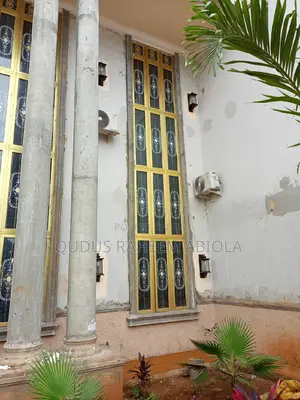 Golden Aluminium Dubble Gracing Casement Window