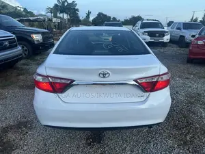 Toyota Camry LE 4dr Sedan (2.5L 4cyl 6A) 2017 White