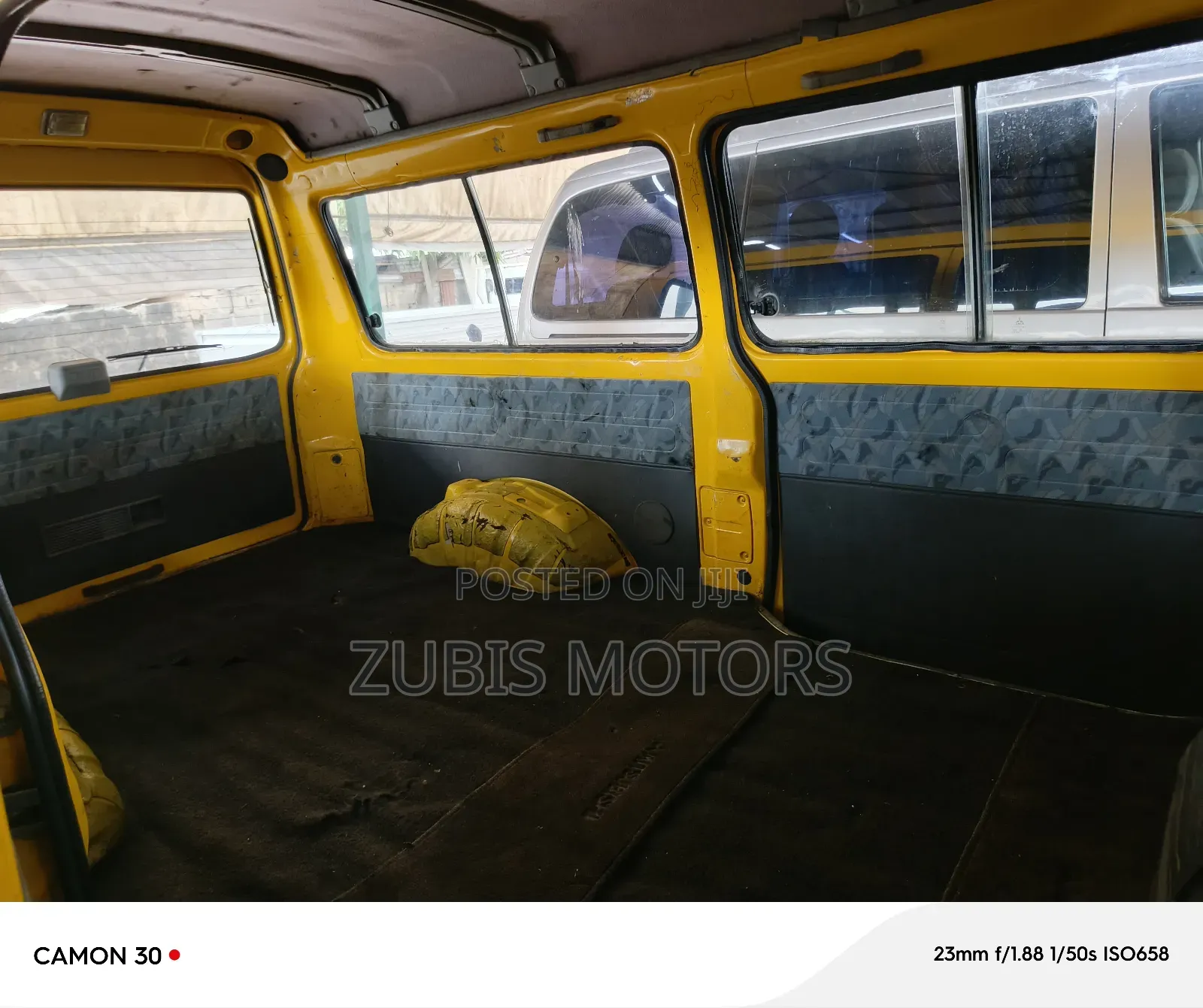 Mitsubishi Delica 2002 Yellow