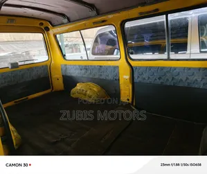 Mitsubishi Delica 2002 Yellow