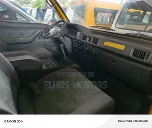 Mitsubishi Delica 2002 Yellow