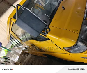 Mitsubishi Delica 2002 Yellow