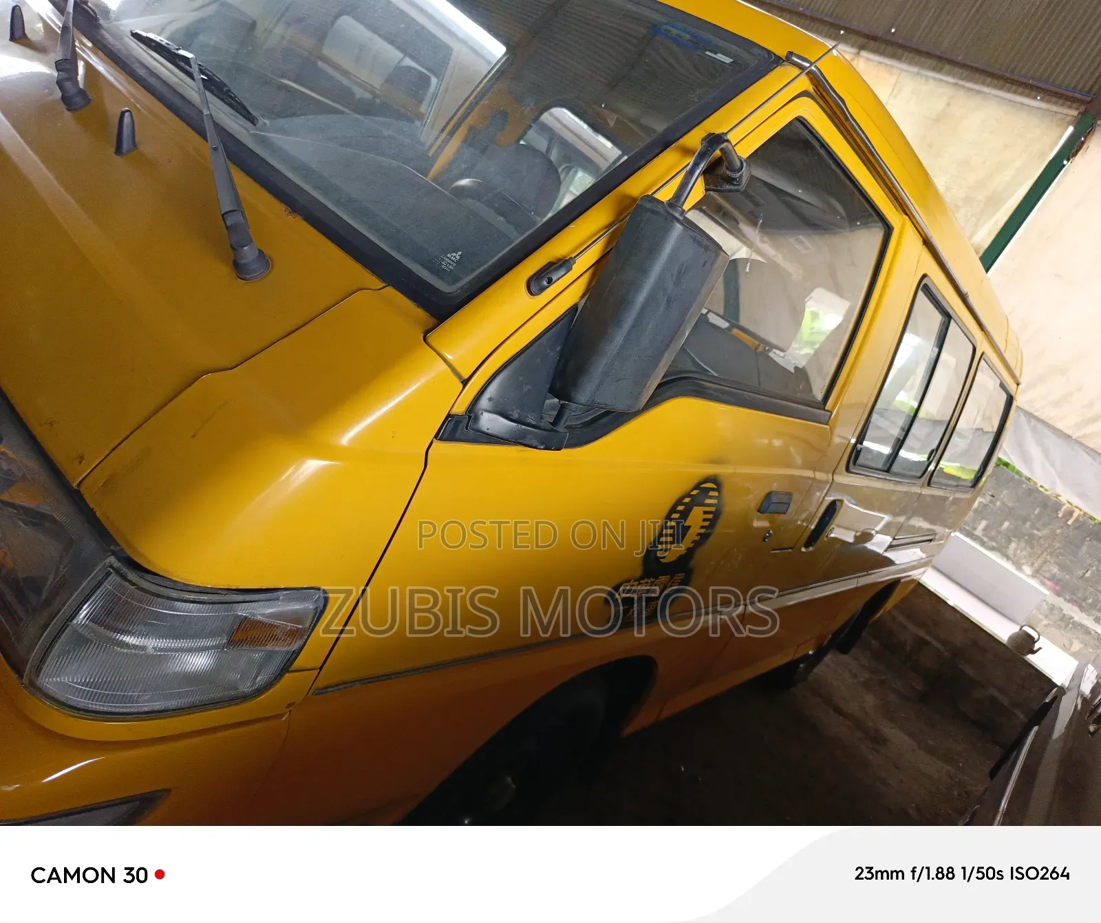 Mitsubishi Delica 2002 Yellow