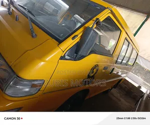 Mitsubishi Delica 2002 Yellow