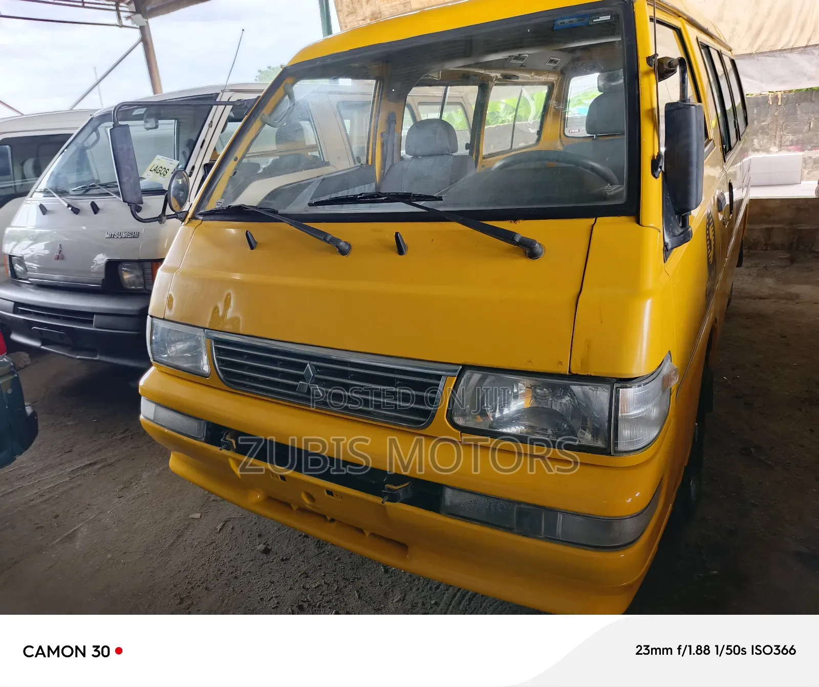 Mitsubishi Delica 2002 Yellow