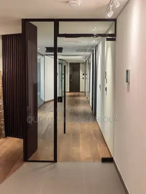 Frameless Office Partition With Black Accessories Quality