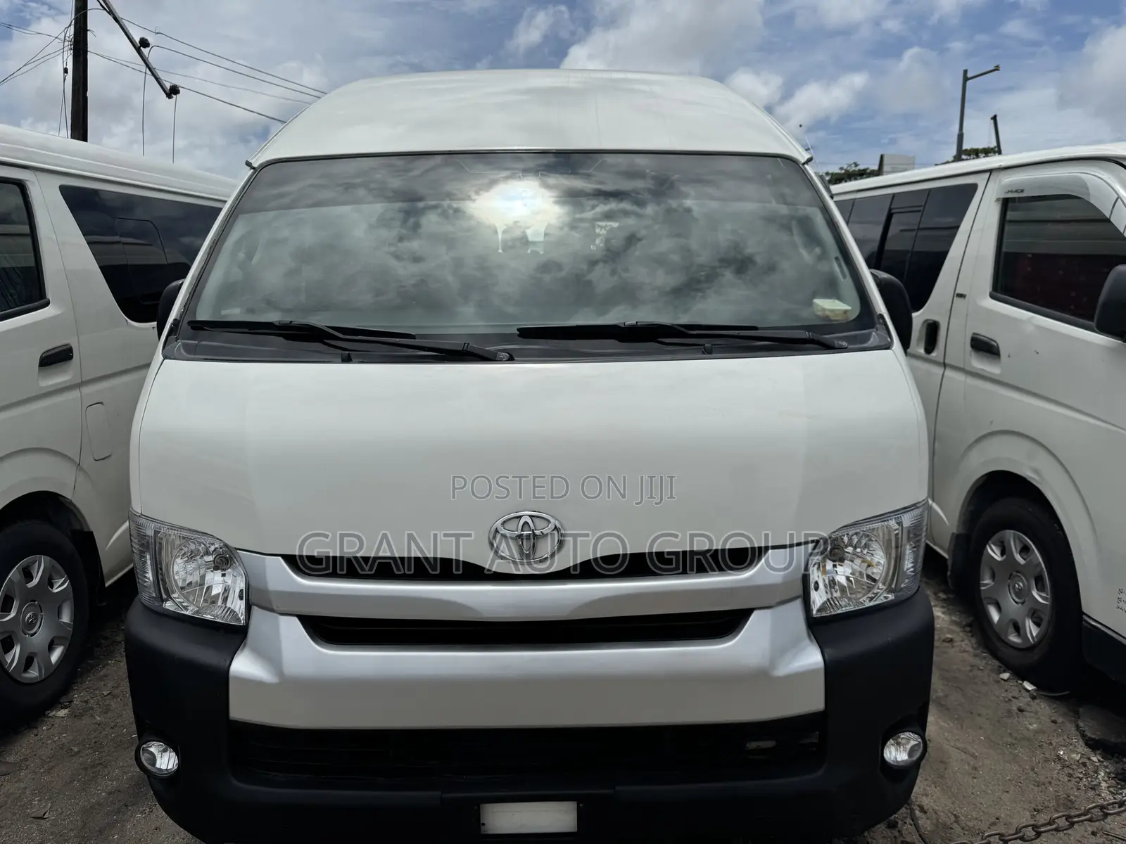Toyota HiAce 2017 White