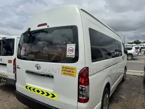 Toyota HiAce 2017 White